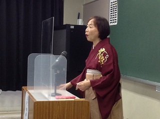 写真：宝井琴桜さんの講談