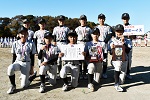 写真：優勝した東深井ボーイズの選手たち