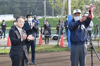 写真：海老原社長が閉会式に