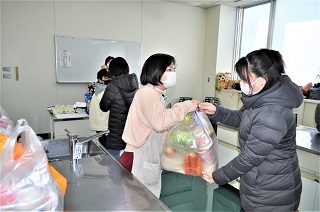 写真：ほっとほーむ初石食堂のフードパントリー