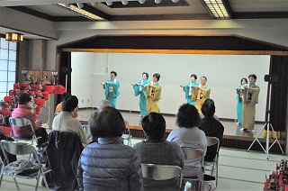 写真：流山福祉会館で開催された踊りの様子