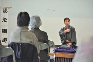 写真：流山福祉会館で行われた寄席の様子