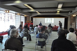 写真：清水屋4代目店主・石井さんの講演会の様子