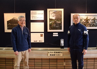 写真：切り絵作家の飯田さんと流山・切り絵プロジェクト代表の岡本さん
