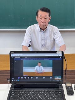 挨拶を行う秋月会長