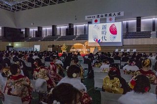 写真：抽選会で盛り上がる会場