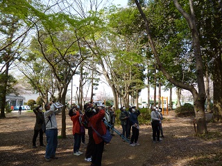令和4年4月7日、森の図書館で「初心者のための野鳥観察」が開催されました。
