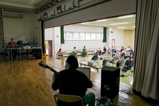 三好英夫さんと好音会（こうねかい）の有志の皆様