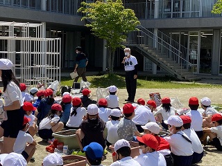 市内小学校でゴーヤの育て方講習会