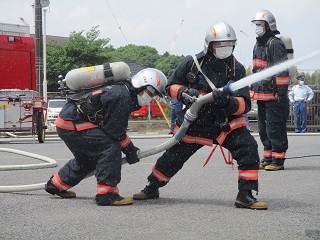 新規採用消防職員消防長査閲が実施されました。