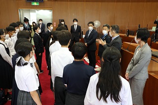 おおぐろの森中学校の生徒が市議会本会議を傍聴