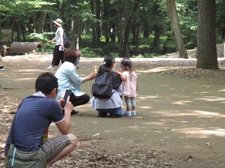 令和4年6月5日、森の図書館で、スマートフォンカメラ講座「お子さんをいつもよりすてきに撮影しよう！」が開催されました。