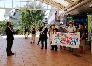 駅での様子