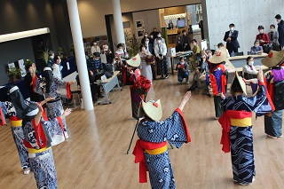 西馬音内盆踊りの様子