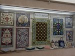 令和4年11月12日まで、森の図書館ギャラリーガラス展示ケースおよびギャラリー（ギャラリーは10月30日まで）で、ポルトガル刺繍愛好者会の皆さんによる「ポルトガル刺繍作品展」が開催されています。