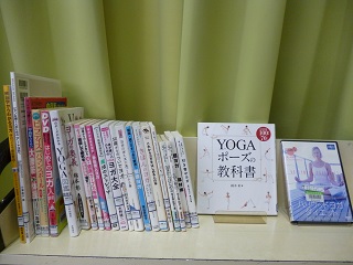 令和4年11月5日・8日、森の図書館で「初めてのヨガ教室～お家で楽しくできるヨガ～」が開催されました。