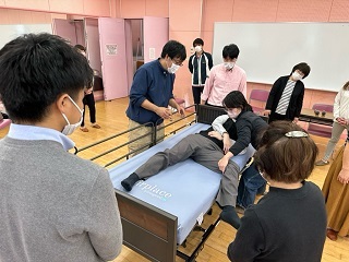 のぞいてみよう介護の仕事