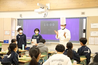 令和4年11月25日、おおぐろの森中学校で「シェフ給食の日」を開催