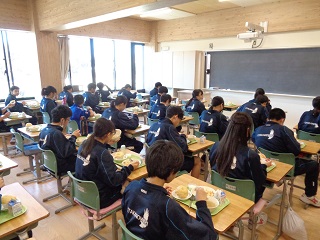 令和4年11月25日、おおぐろの森中学校で「シェフ給食の日」を開催