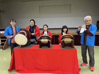 「子育て中・現役の方対象の東葛地区に伝わる祭り囃子体験会」の様子