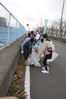 令和4年12月3日、南流山地域図書館・南流山児童センター・ヨミ・アソビ・カフェ共催で「SDGs南流山クリーンアップ作戦！」が開催されました。