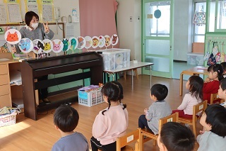 中野久木保育所で3～5歳児のクラスで行われたお正月遊び