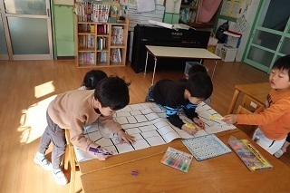 5歳児クラスのオリジナルすごろく作り