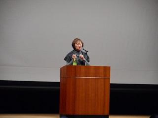 万華鏡作家中里保子さんによる万華鏡の楽しみ方についての講演が行われました。