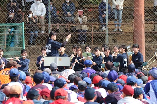 おおぐろの森中学校吹奏楽部の生徒による演奏