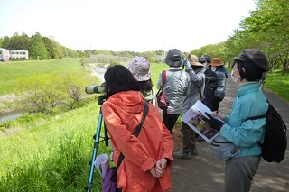 令和5年4月13日、森の図書館で「初心者のための野鳥観察」が開催されました。