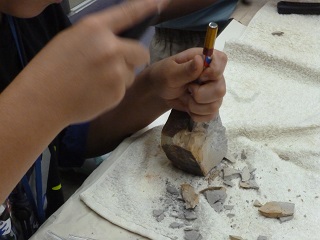 令和5年7月28日、森の図書館で「こども創作教室　化石発掘に挑戦 ! 」が開催されました。
