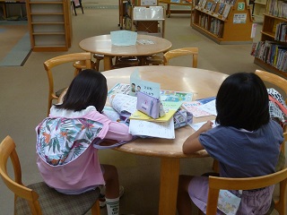 令和5年7月24日と8月21日に、森の図書館で「夏休み特別企画　朝活　図書館！」が開催されました。