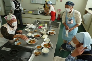 男の料理教室の様子