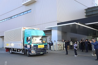 能登町に向け支援物資を積んだトラックが出発