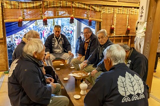 写真：餅取りの様子