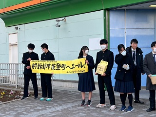 駅で能登半島地震の募金を行う子どもたち