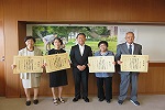 令和5年8月2日、市役所で民生委員・児童委員の退任者に対する厚生労働大臣特別表彰の伝達式が行われました。
