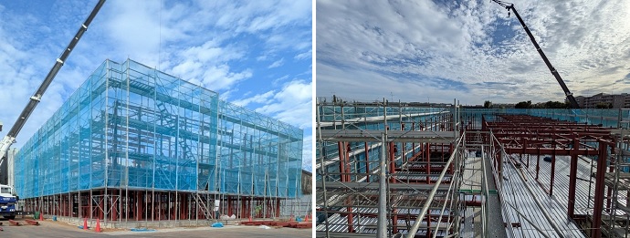 工事施工の様子　写真左は校庭から校舎方向、写真右は校舎3階から見下ろし