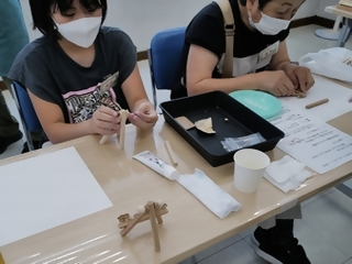 イーゼル作りの様子