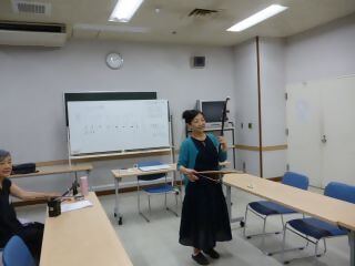 二胡講座の様子（講師）