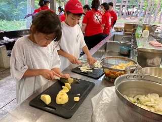 野外炊飯の様子