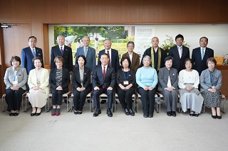表彰式後の記念写真撮影（第1部）