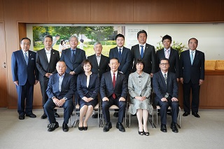 表彰式後の記念写真撮影（第2部）