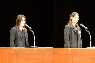 青少年主張大会最優秀賞二人の主張の様子
