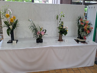 四季の花々展の様子（全体像）
