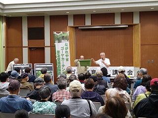 森の図書館での講習会の様子