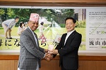 市長とスベディ大使