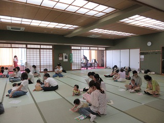 講座を聞く参加者