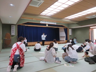 栄養講座を聞く参加者の様子