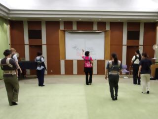 令和7年6月13日、森の図書館で「赤ちゃんと一緒にベビーダンス」が開催されました。